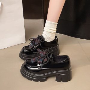 Vintage British Bow Platform Loafers