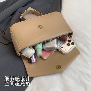 Chic Chain Shoulder Bag